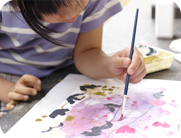 オンラインレッスンを受ける子ども