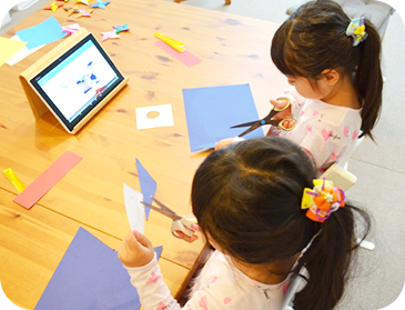 オンラインレッスンを受ける子ども