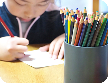 オンラインレッスンを受ける子ども